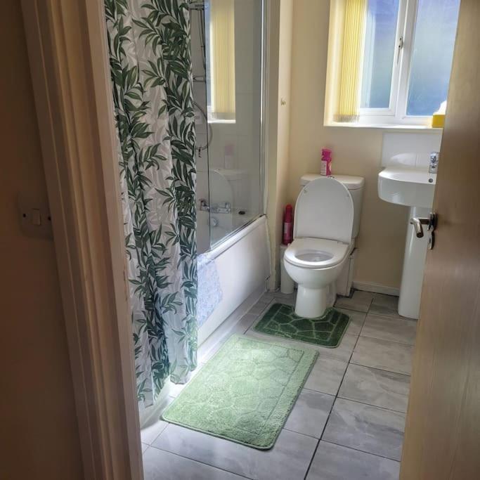Rooms 7 Minutes From Etihad Manchester Exterior photo